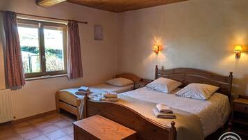 1 chambre, fer et planche à repasser, lit parapluie, Wi-Fi gratuit