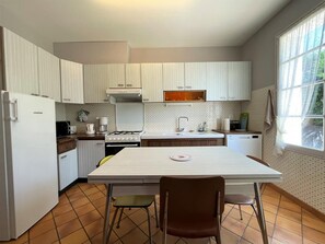 Kylskåp, mikrovågsugn och diskmaskin
