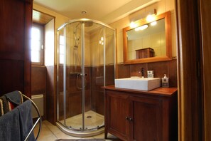 Douche, serviettes fournies