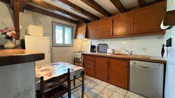 Refrigerador, microondas, placa de cocina, lavavajillas