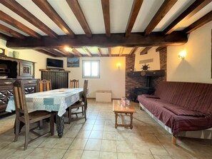 TV, fireplace - CHUTA BAS - SAINTE-ENGRACE (SAINTE-ENGRACE)