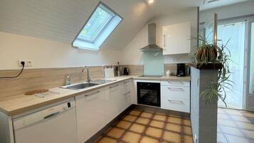 Réfrigérateur, micro-ondes, lave-vaisselle