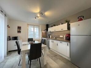 Fridge, microwave, dishwasher - Uharte Beherea - Souraide (SOURAIDE)