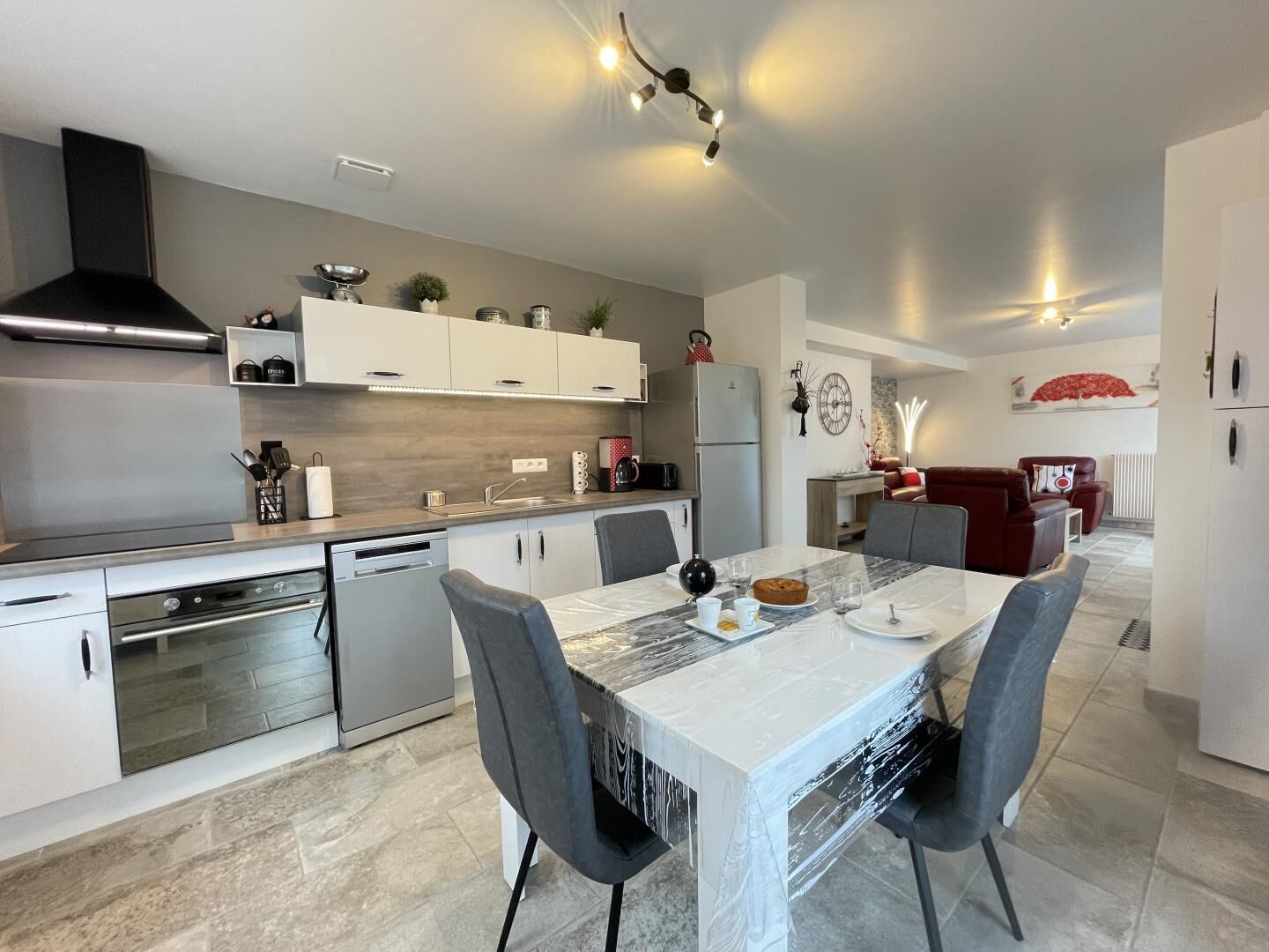 Kjøleskap, mikrobølgeovn og oppvaskmaskin