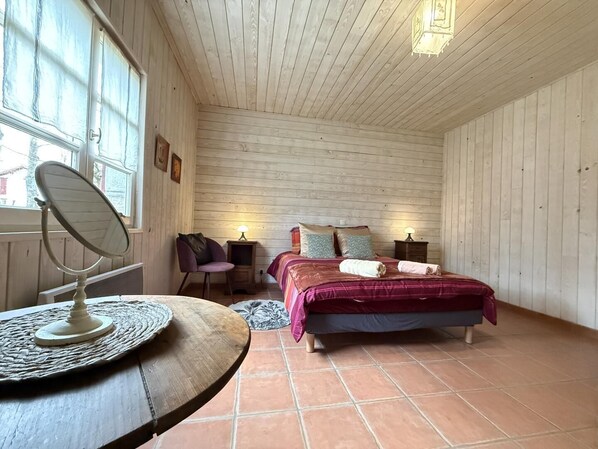 2 bedrooms, WiFi, bed sheets