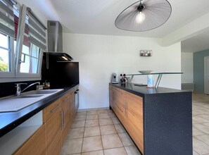 Kühlschrank, Mikrowelle, Geschirrspüler