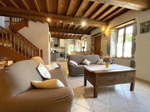 TV, fireplace - Chez Bacabara - Boeil-bezing (BOEIL-BEZING)