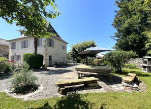 Outdoor dining - Chez Bacabara - Boeil-bezing (BOEIL-BEZING)