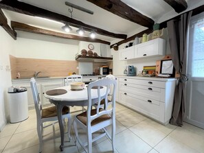 Fridge, microwave - Bortabaratzea 2 - Saint-pee-sur-nivelle (SAINT-PEE-SUR-NIVELLE)