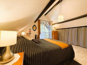 A bedroom with a bed, a bedside table with a lamp, a dresser, and a window with curtains. - Cauhape - Auga - Gîte (AUGA)