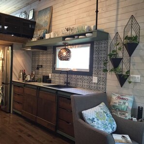 Fridge, microwave, stovetop, dishwasher - Tiny in the Sticks : Ostrea Lake Tiny House (Musquodoboit Harbour)