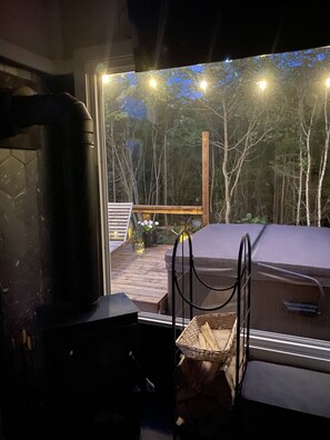 Interior - Tiny in the Sticks : Ostrea Lake Tiny House (Musquodoboit Harbour)