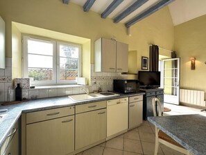 Réfrigérateur, micro-ondes, lave-vaisselle