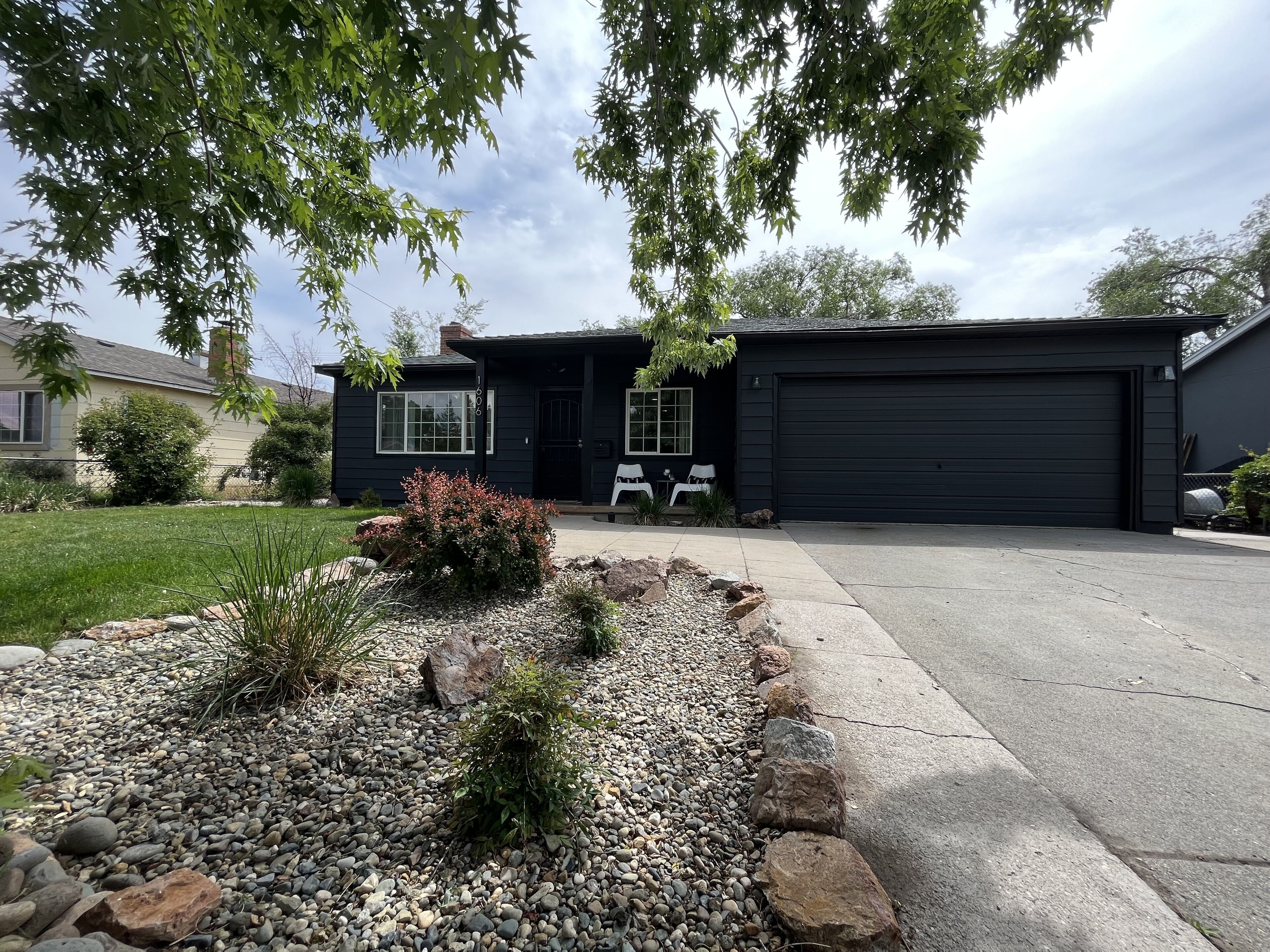 Newly remodeled home, close to the airport and city attractions. Pet friendly!