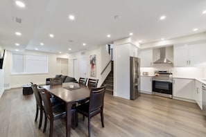Interior - Bright Modern Private Oasis Whole Laneway 3BR 3BA (Toronto)