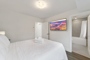 3 bedrooms, iron/ironing board, WiFi, bed sheets