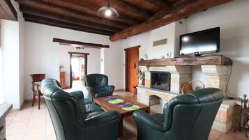 Télévision, cheminée