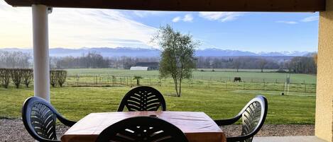 تناول الطعام بالخارج