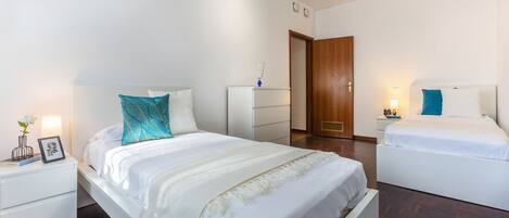 3 chambres, fer et planche Ă repasser, accĂšs Ă Internet, literie fournie