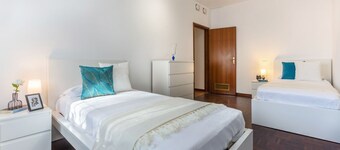 GuestHost - Pontelagoscuro Huge & Residential Apartment