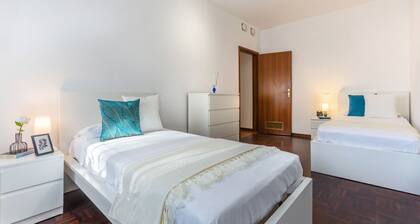 GuestHost - Pontelagoscuro Huge & Residential Apartment
