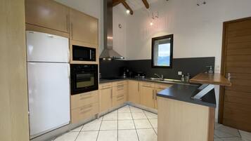 Fridge, microwave, dishwasher