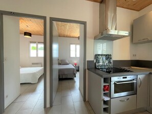Réfrigérateur, four à micro-ondes, lave-vaisselle
