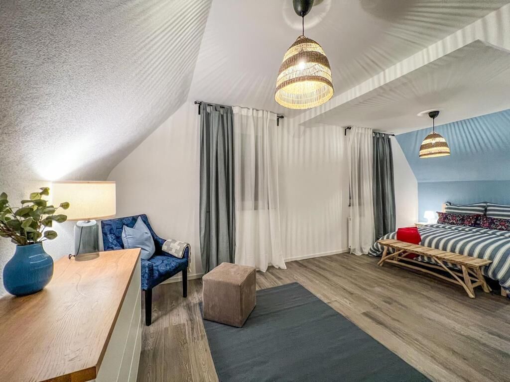 4 habitaciones, tabla de planchar con plancha, wifi y ropa de cama 