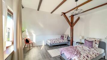 4 slaapkamers, een strijkplank/strijkijzer, wifi, beddengoed