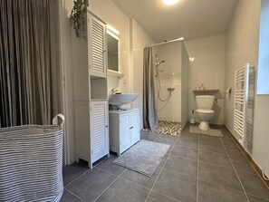 Shower, towels