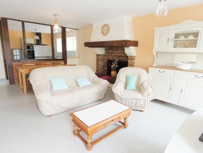 TV - Chez Régine - Angoume (ANGOUME)