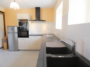 Microwave, dishwasher - Chez Régine - Angoume (ANGOUME)