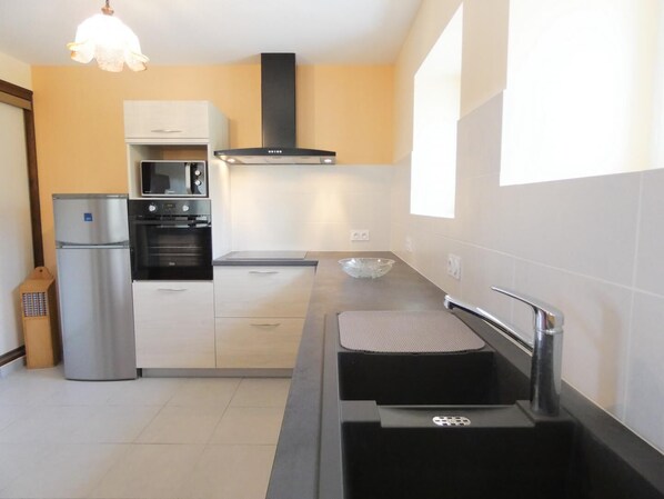 Microwave, dishwasher - Chez Régine - Angoume (ANGOUME)