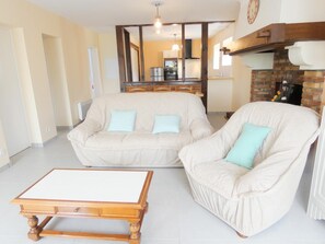 TV - Chez Régine - Angoume (ANGOUME)