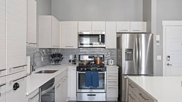 Fridge, microwave, oven, stovetop