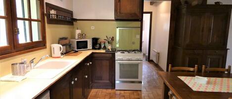 Microwave, dishwasher