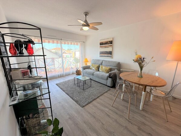 Télévision, chaîne hi-fi