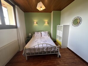 3 bedrooms, Internet