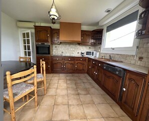 Microwave, dishwasher