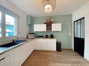 Réfrigérateur, micro-ondes, four, lave-vaisselle