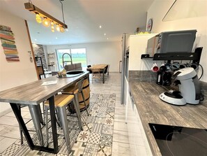 Kühlschrank, Mikrowelle, Ofen, Geschirrspüler