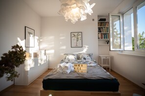2 bedrooms, desk, free WiFi, bed sheets