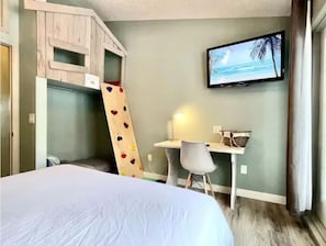 6 bedrooms, iron/ironing board, travel cot, free WiFi