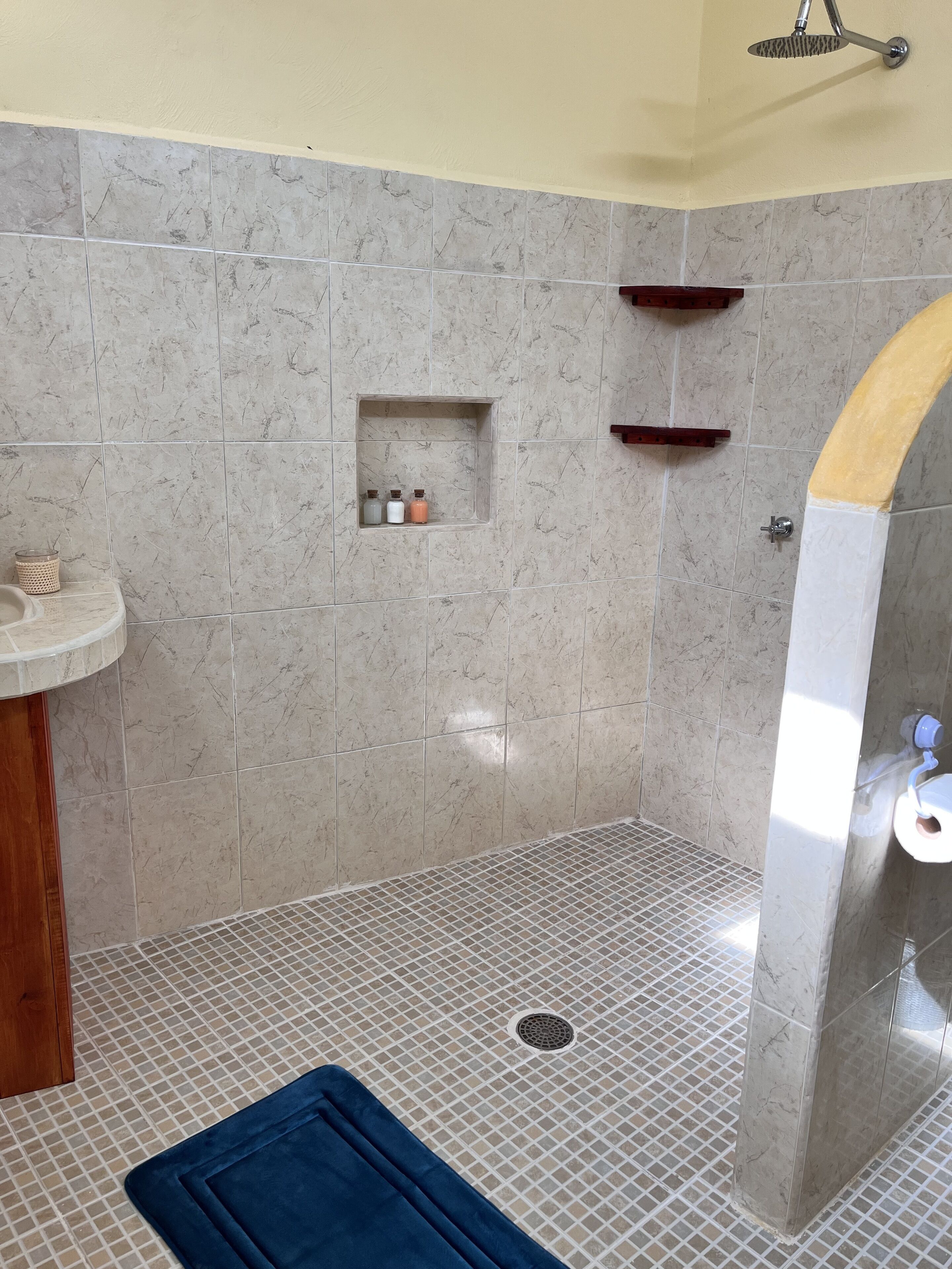 Doppia Deluxe | Bagno | Doccia, soffione a pioggia, asciugacapelli, asciugamani