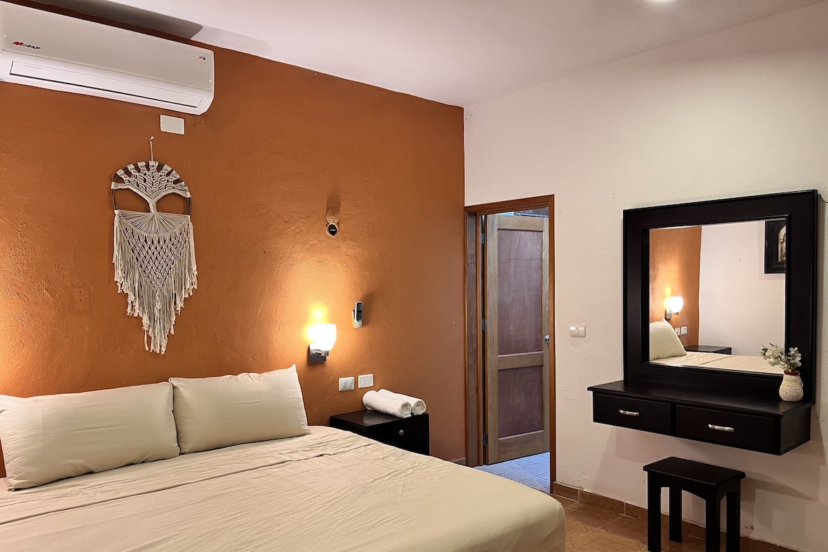 Chambre Deluxe double | Coffre-fort, fer et planche Ă repasser, accĂšs au Wi-Fi (inclus)