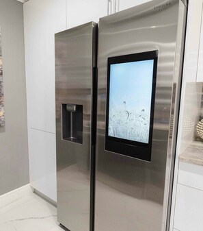 Interior - Luxx Touch Townhome, just minutes away from Miami's Hard Rock Stadium. (Miami Gardens)