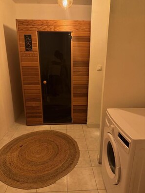 Shower, towels