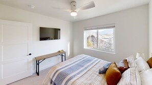 2 slaapkamers, een bureau, een strijkplank/strijkijzer, gratis wifi