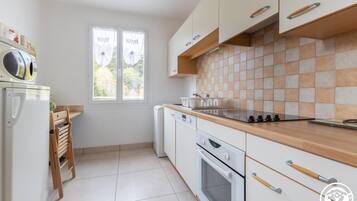 Réfrigérateur, micro-ondes, four, lave-vaisselle