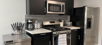 Artsy Home, Mins to Bellaire & Galleria, Sleeps 9, Family Friendly